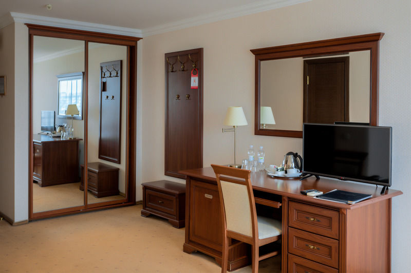 Intourist Hotel Zaporizhia Exterior foto