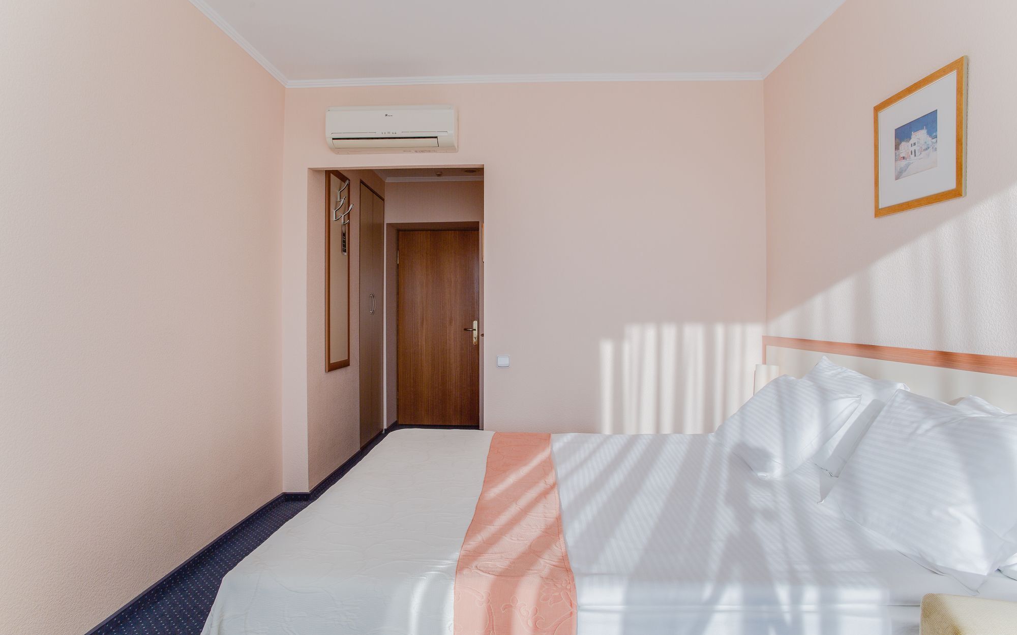 Intourist Hotel Zaporizhia Exterior foto